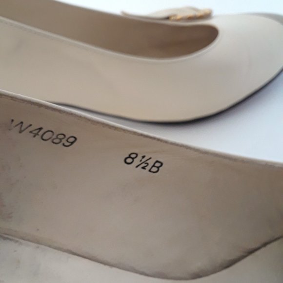 Vintage 60s/70s Ivory Fine Leather Short Heel Pumps Size 8.5 - Picture 13 of 16